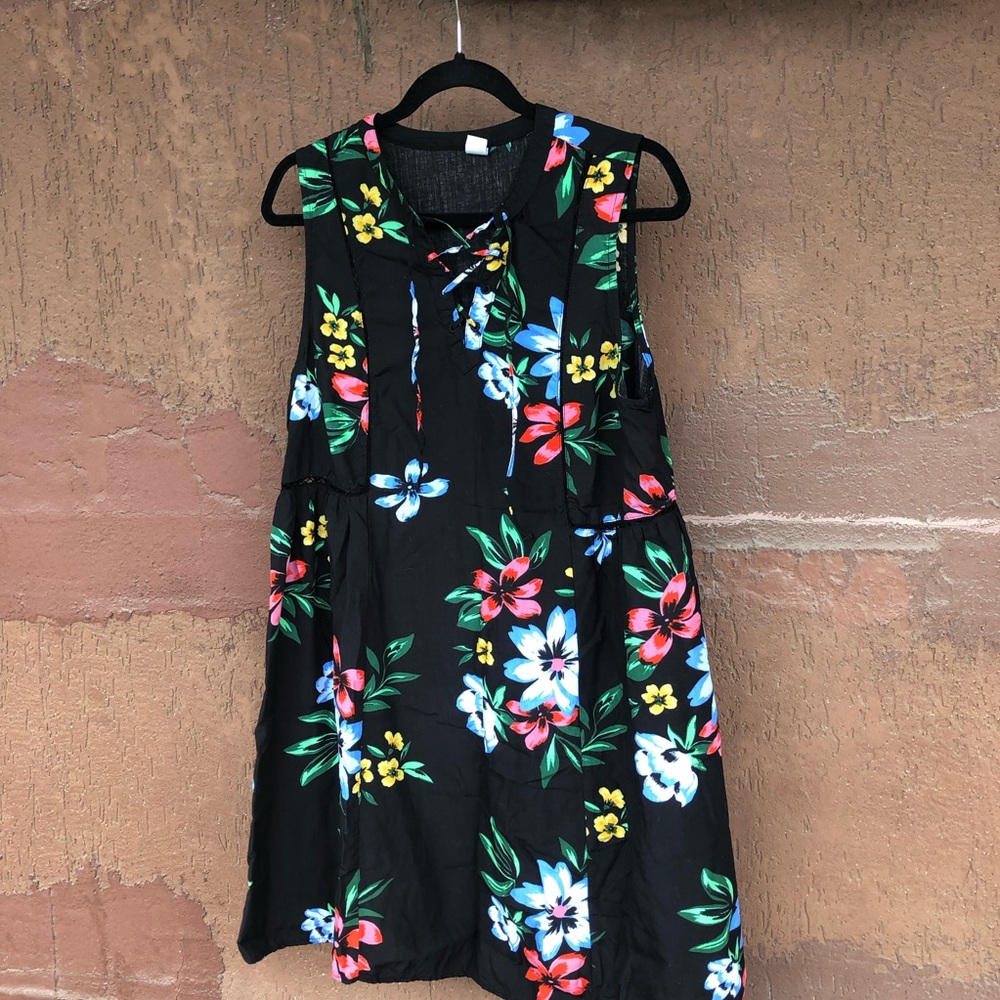 Old Navy Floral Dress 🌺
